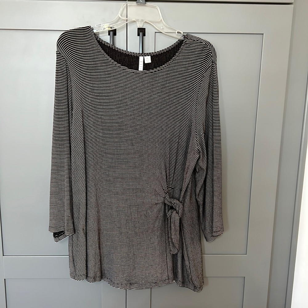 {Elle}Sz XXL Blk/Gray Stripes Long Sleeve Faux Wrap Top